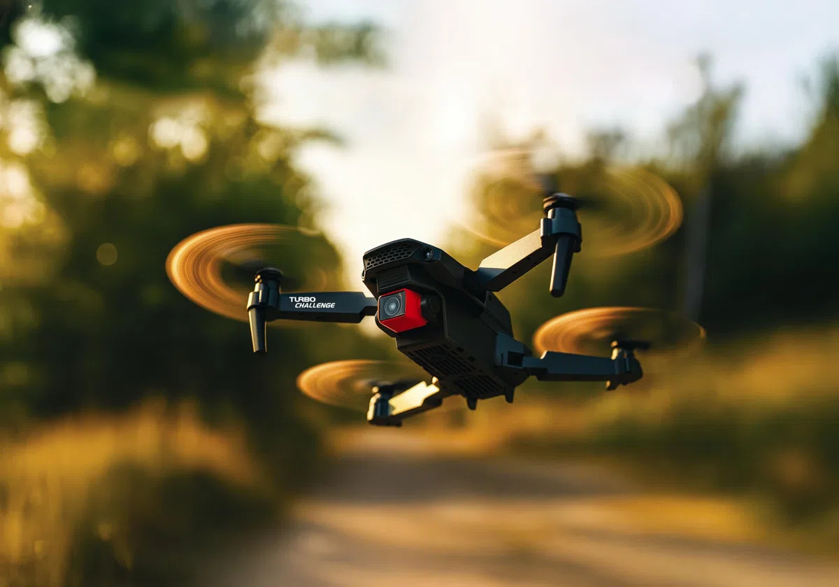 TURBO CHALLENGE - Drone - Quadricoptère - 400329 - Dispositif Volant - Noir - 2 Batteries Rechargeables - Cadeau - Anniversaire - Vidéo - Photo - Radiocommandé - Ecran Intégré - À Partir de 14 Ans