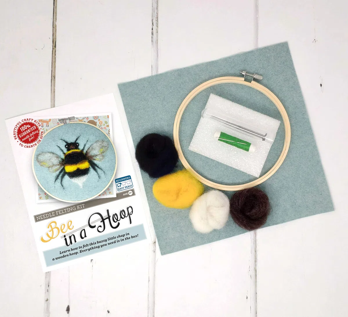 The Crafty Kit Kit de feutrage à l'aiguille de l'entreprise – Abeille dans un cerceau | 100 % laine Corriedale – Cadeau fait main pour adultes, adolescents et débutants | À partir de 10 ans