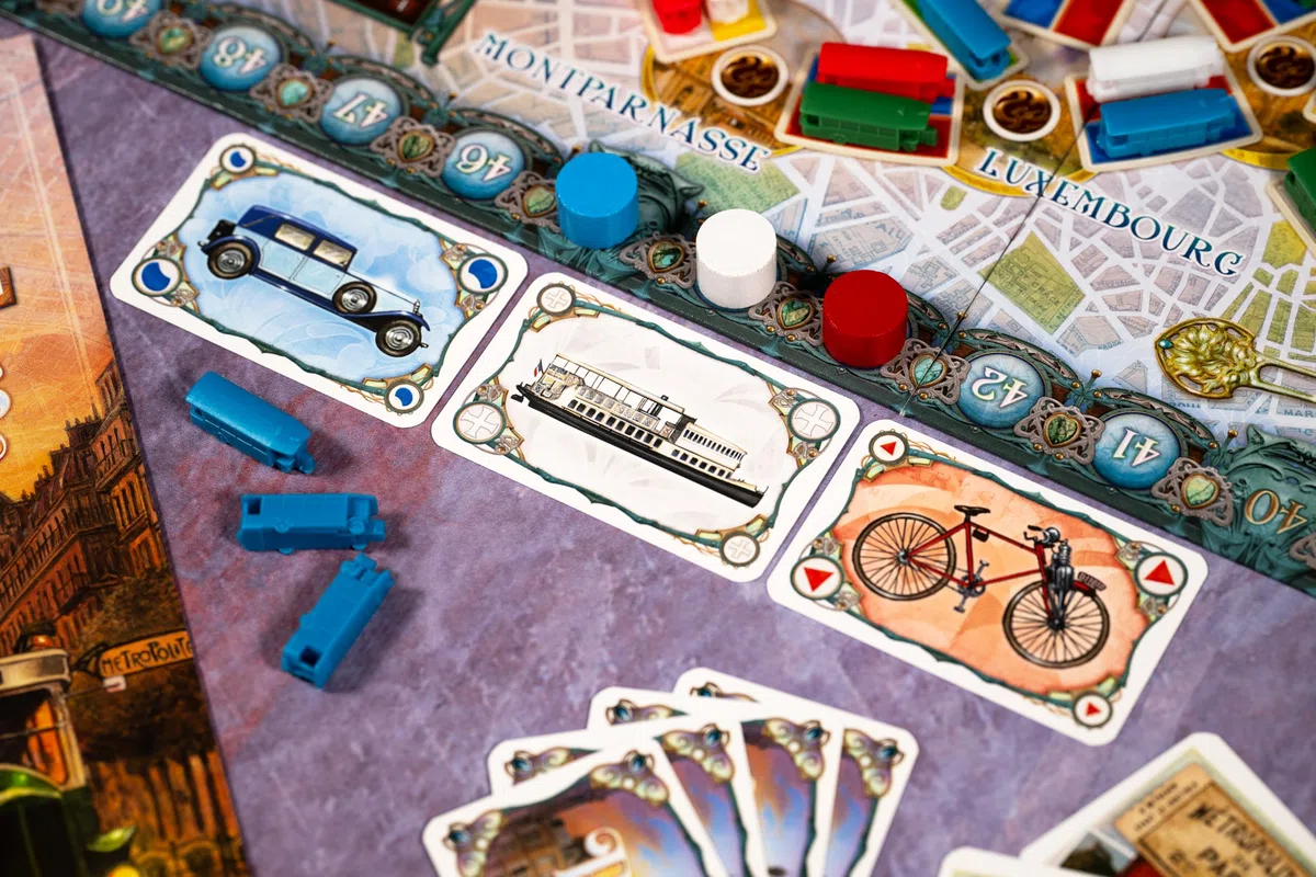 Ticket to Ride Paris Jeu de société – Jeu de stratégie de construction d'itinéraire en train avec bus parisiens détaillés, jeu familial amusant pour enfants et adultes - Version Anglaise