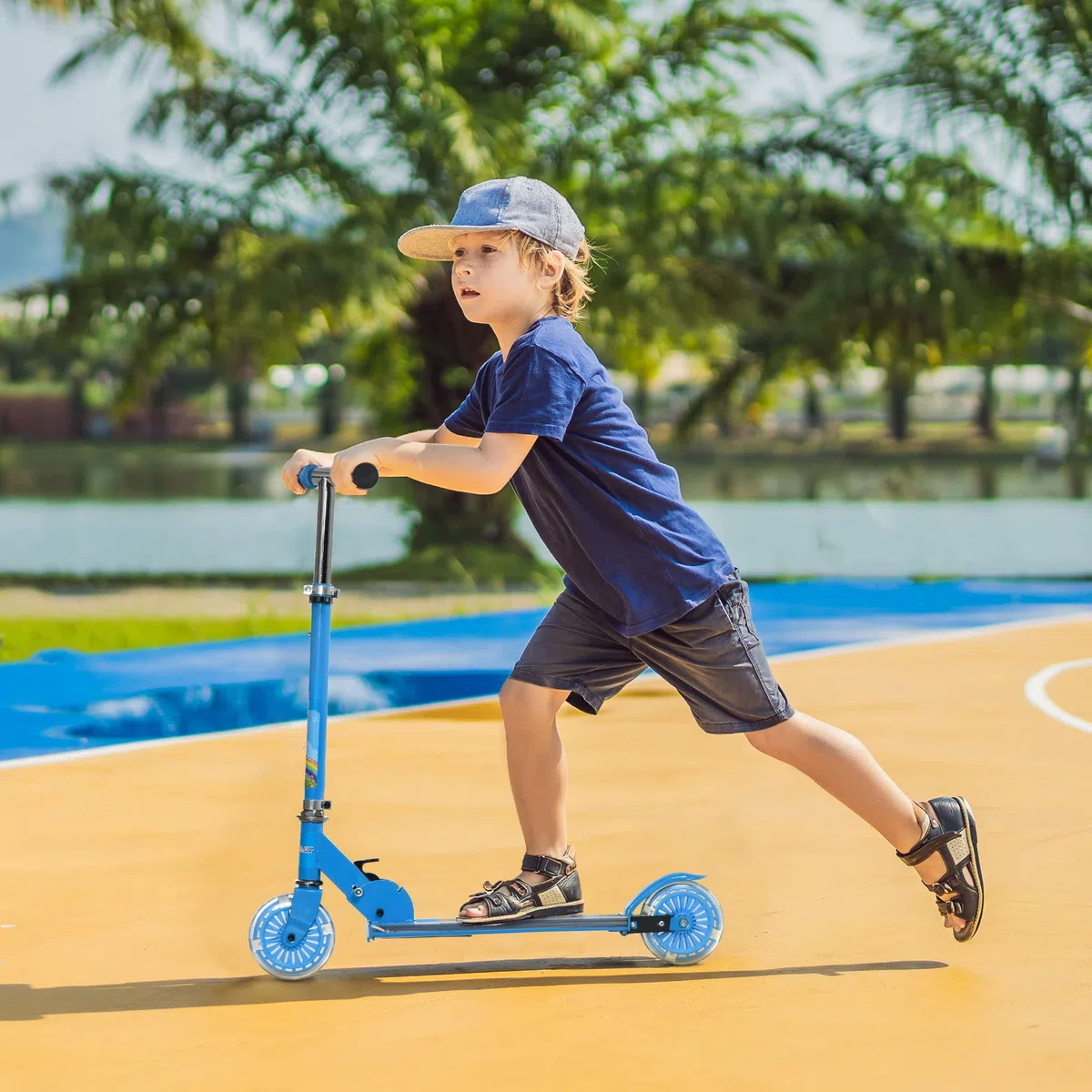 HOMCOM Trottinette pour Enfants de 3 à 7 Ans, Roues légères et Pliables en PU, 12 lumières LED, Musique, 4 Niveaux de réglage de la Hauteur du Guidon, Frein à Friction, Bleu