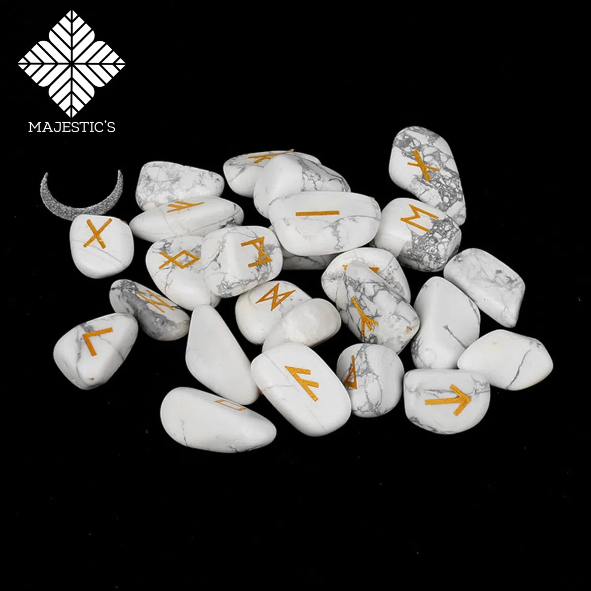 Runes Divinatoires VIKINGS - Pack de 25 Runes en Pierres Naturelles en HOWLITE Gravées 💎 (2cm x 1cm) + Sac Noir + Ebook Pratique (PDF) - Alphabet Runique Futhark parfait pour Divination, Voyance