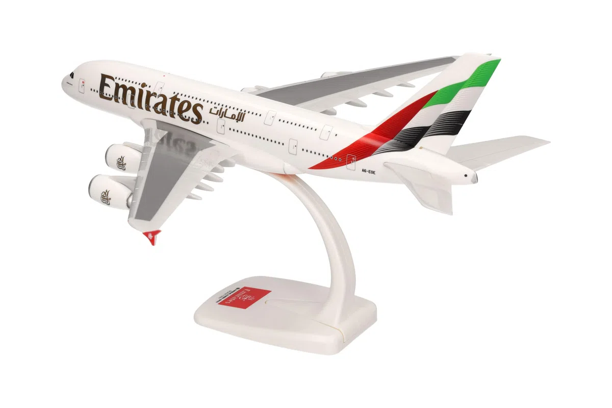 Herpa Maquette Avion Emirates Airbus A380, New 2023 Colors - A6-EOE, echelle 1/200, Snap-fit Model, pièce de Collection, d'avion avec Support, Figurine Plastique