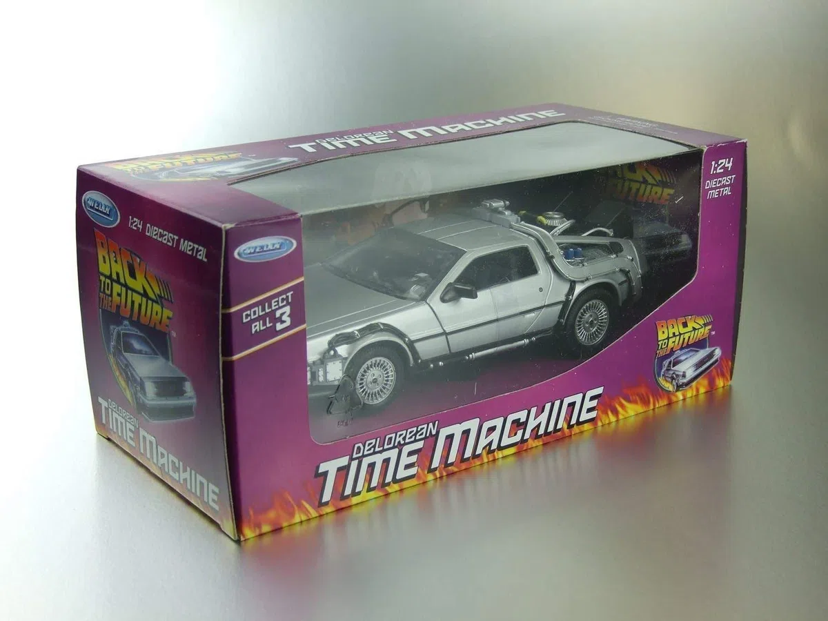 Welly Back to The Future Part 2 Delorean Time Machine 1:24 Scale Diecast Model Car by