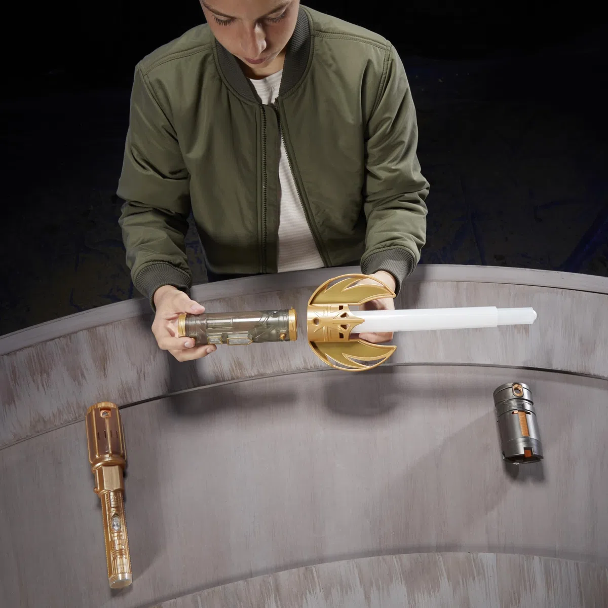 Star Wars Lightsaber Forge, Sabre Laser de Maître Couleurs de la Force, Sabre Laser électronique avec Lame changeant de Couleur