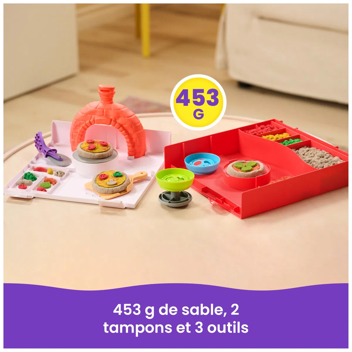 Kinetic Sand Sable Magique - Atelier À Pizza Magique 453 G + 2 Accessoires - Sculptez à l'Infini ce Sable Coloré comme de la Pâte à Modeler - Jouet Sensoriel - Jouet Enfant 5 Ans Et +