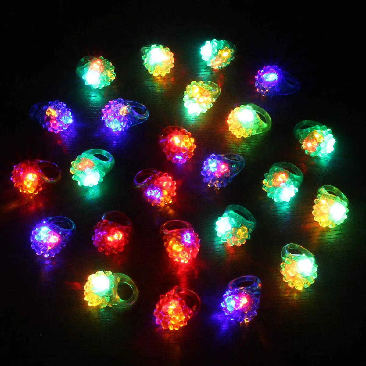 NOVELTY PLACE Lot de 24 bagues clignotantes à LED clignotantes pour enfants et adultes, 24Pack, Caoutchouc