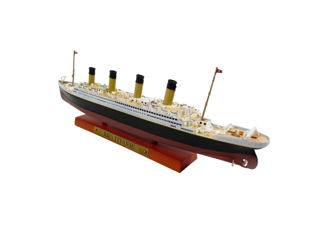 OPO 10 - Réplique Miniature de Collection du célèbre Paquebot Transatlantique RMS Titanic - échelle 1/1250 Soit 21,5 cms