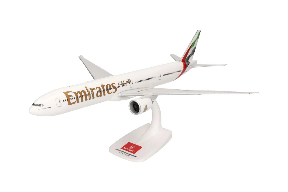 Herpa modèle d’Avion Snap-Fit Emirates Boeing 777-300ER - Nouvelles Couleurs 2023, Miniature à l’échelle 1:200, pièce de Collection, modèle avec Support, Plastique