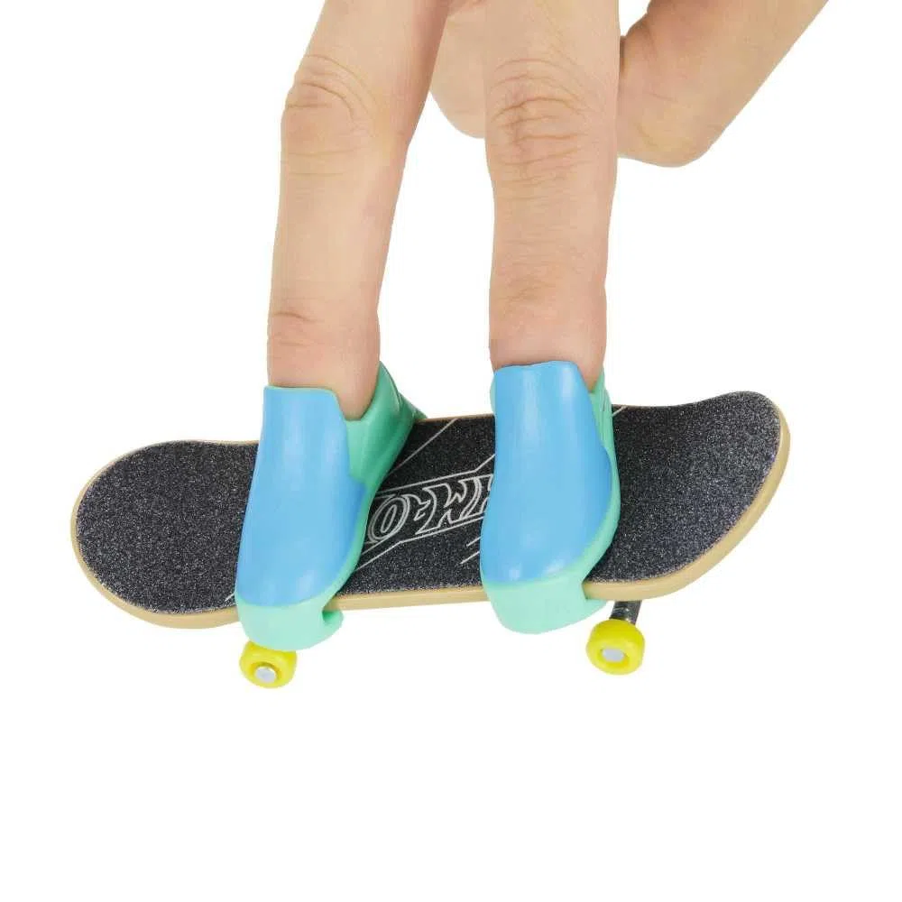 Hot Wheels Mattel HGT54 Mini Skateboard avec Chaussures