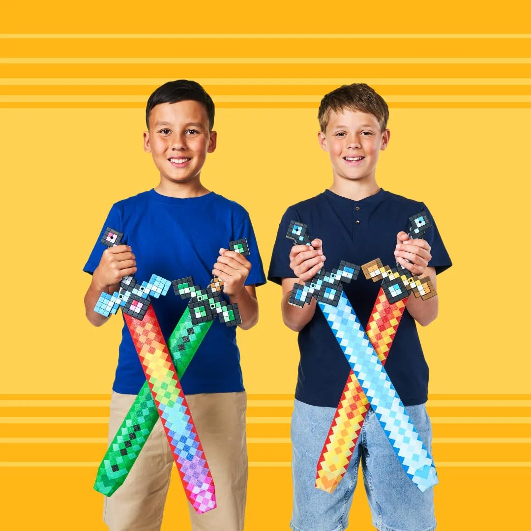 XSHOT Épée Pixel de Jeu de Rôle (4PK) de ZURU – Épée en Mousse avec Design Pixélisé et Poignée Plastique, Jouet de Jeu de Rôle Léger et Sûr pour Enfants 6+, Multicolord2