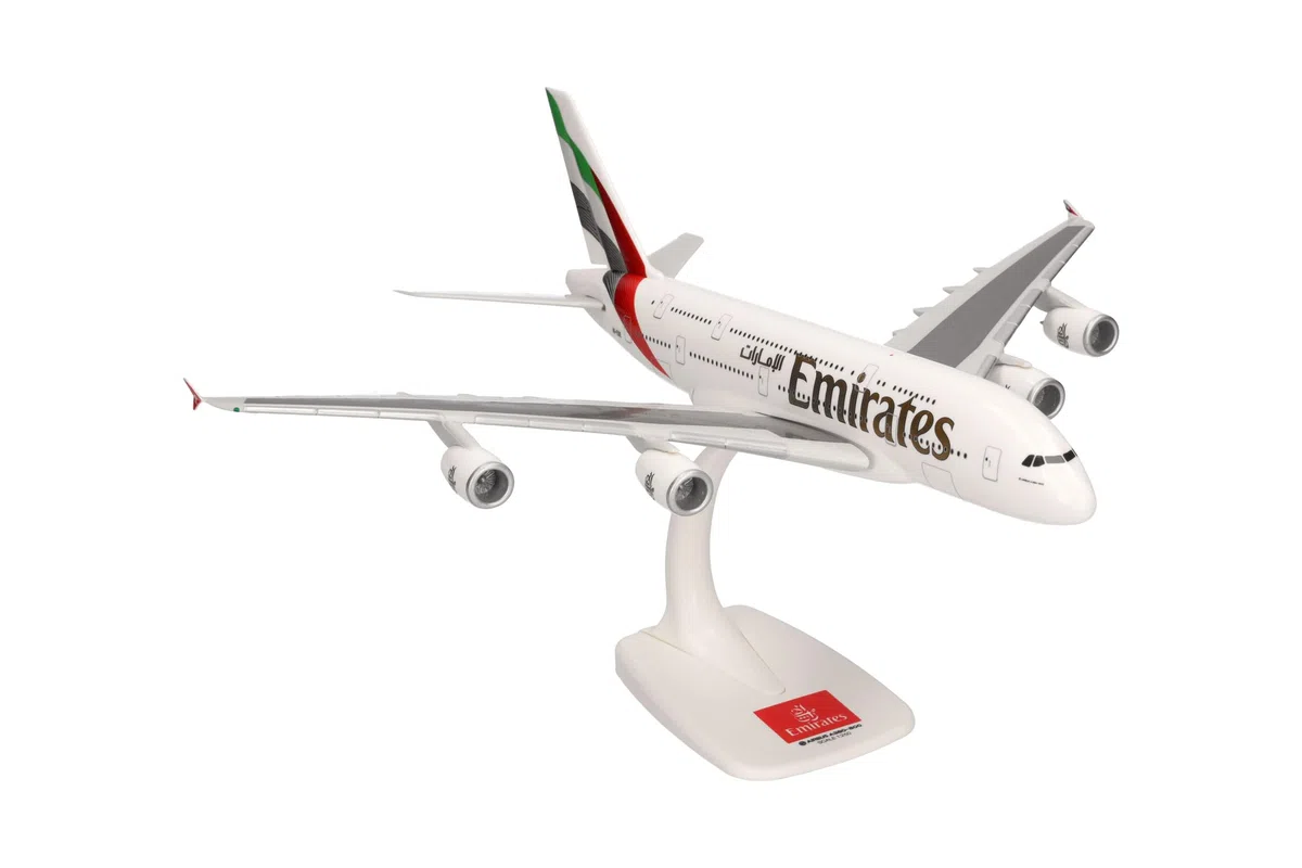 Herpa Maquette Avion Emirates Airbus A380, New 2023 Colors - A6-EOE, echelle 1/200, Snap-fit Model, pièce de Collection, d'avion avec Support, Figurine Plastique