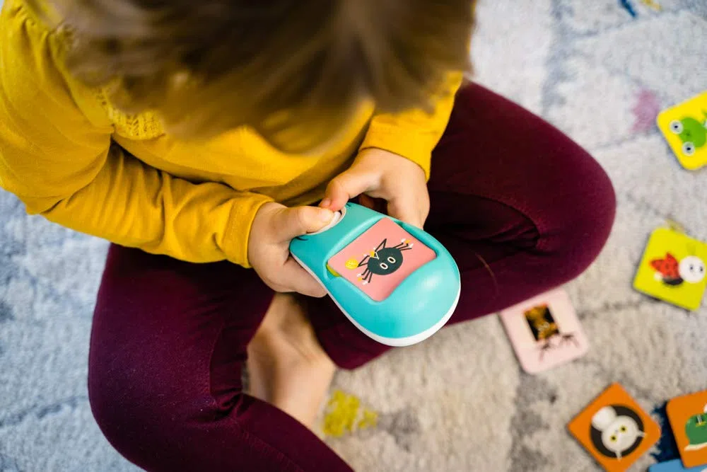Nathan - Coucou Les Animaux - Jeu D'Éveil Sonore et Musical - 20 Comptines À Écouter - Jeu Educatif Electronique - 3 Modes de Jeu - Découverte, Questions, Écoute - À partir de 2 Ans