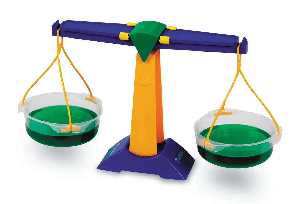 Learning Resources Balance à Plateaux Junior, Balance Éducative Enfants 5+, Jeu d’Apprentissage du Poids et de l’Équilibre, Comparaison Solides et Liquides