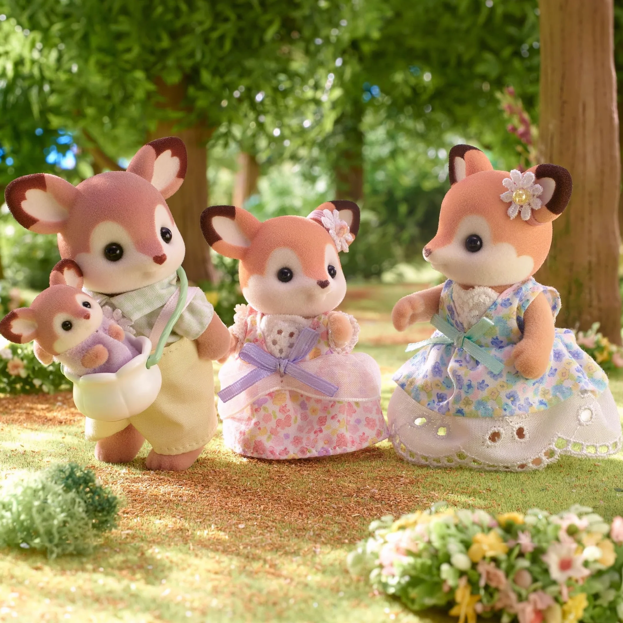 Sylvanian Families - La Famille Biche - Set 4 Figurines - Plongez dans l'univers de la Famille Sylvanian - Figurines Animaux Miniatures - Jouet Enfant 3 Ans et + - 5799