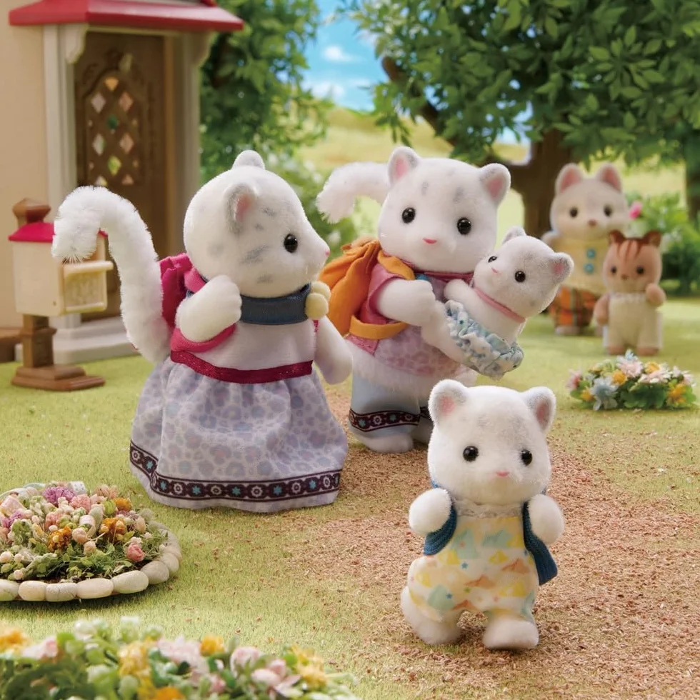 Sylvanian Families - La Famille Panthère des neiges - Set 4 Figurines - Plongez dans l'univers de la Famille Sylvanian - Figurines Animaux Miniatures - Jouet Enfant 3 Ans et + - 5814