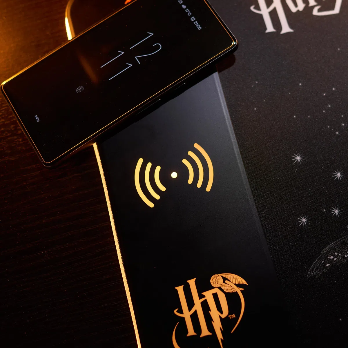 Numskull Power Idolz Tapis de Jeu Harry Potter XL RGB avec Chargeur sans Fil 15W | LED Personnalisables, antidérapant, résistant aux éclaboussures