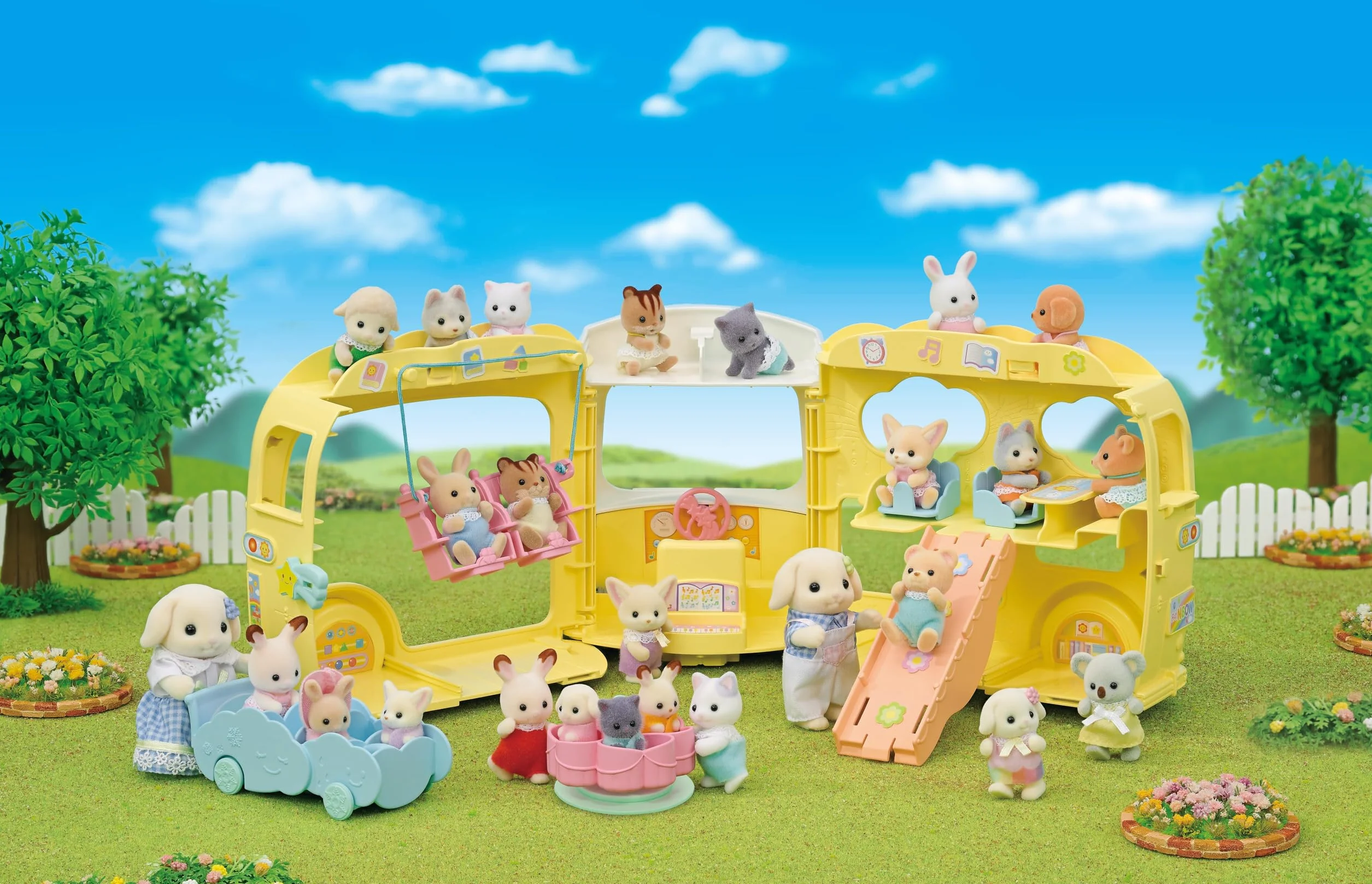 Sylvanian Families - Le Bus et sa Cour de récréation - 5744 - La crèche - Mini Poupées
