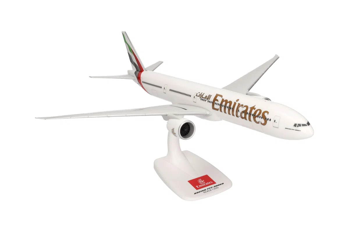 Herpa modèle d’Avion Snap-Fit Emirates Boeing 777-300ER - Nouvelles Couleurs 2023, Miniature à l’échelle 1:200, pièce de Collection, modèle avec Support, Plastique