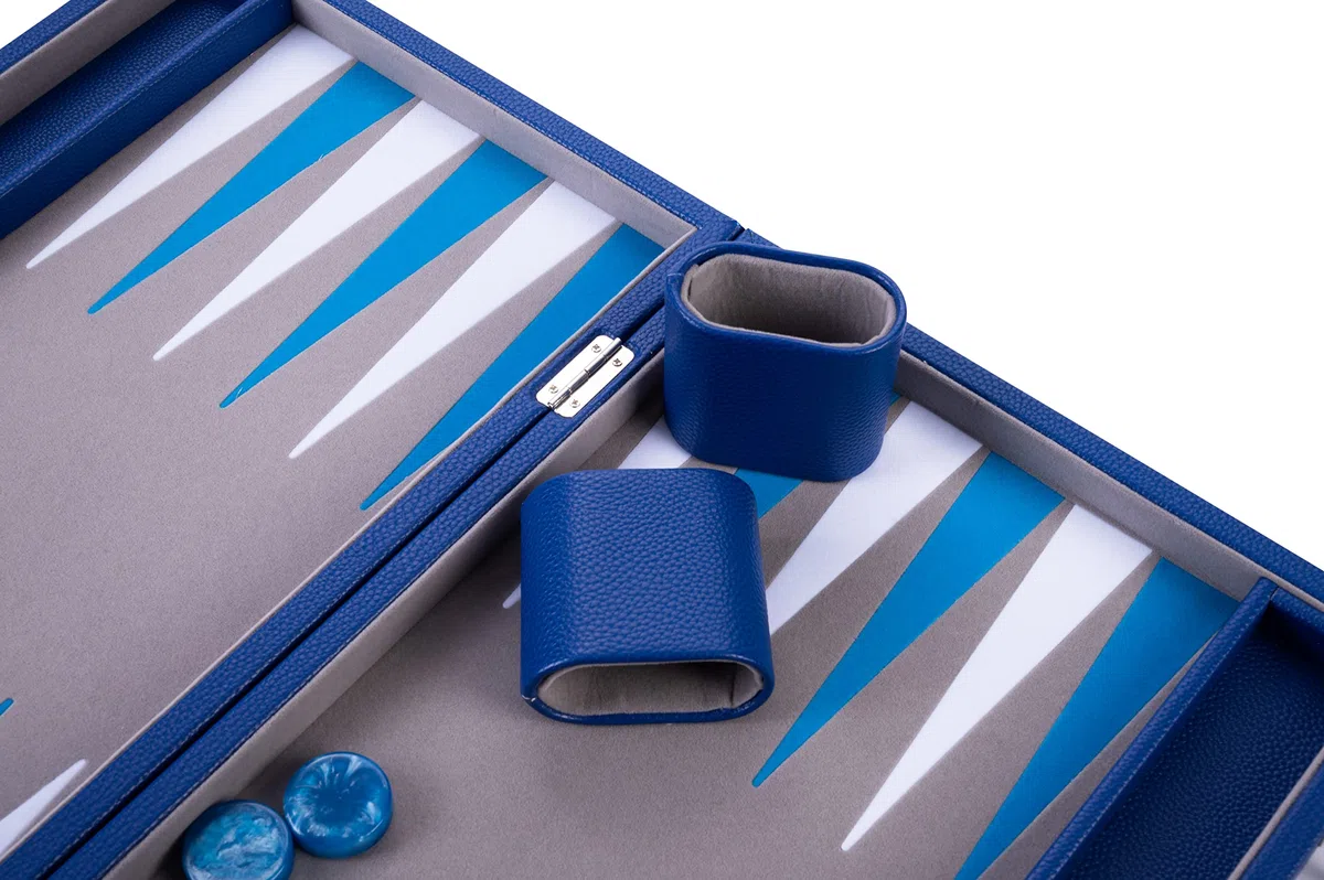 Engelhart - 250526 - Grand Backgammon 18 Pouces de Luxe (45,5 cm) - Bleu - Feutre Haute Qualité - Dés et Pions Nacrés - Valise Mousse et Simili Cuir - Jeu de Backgammon - 2 joueurs - A partir de 6 ans