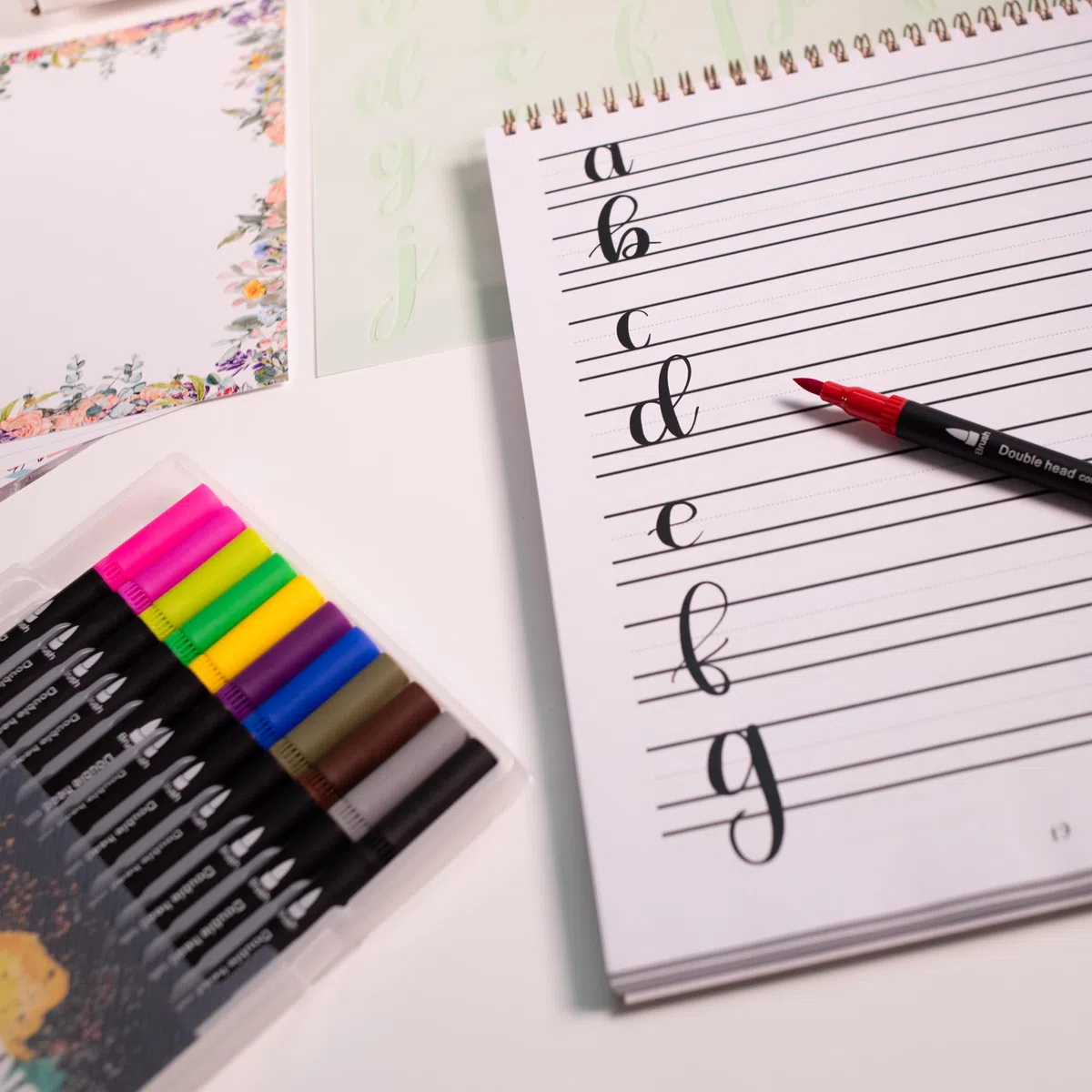 Winund Kit Lettering et Calligraphie pour Débutants et Adultes – Set Complet avec Feutres de Lettering et Cahier d’Exercices – Idée Cadeau Créative (FRANÇAIS)