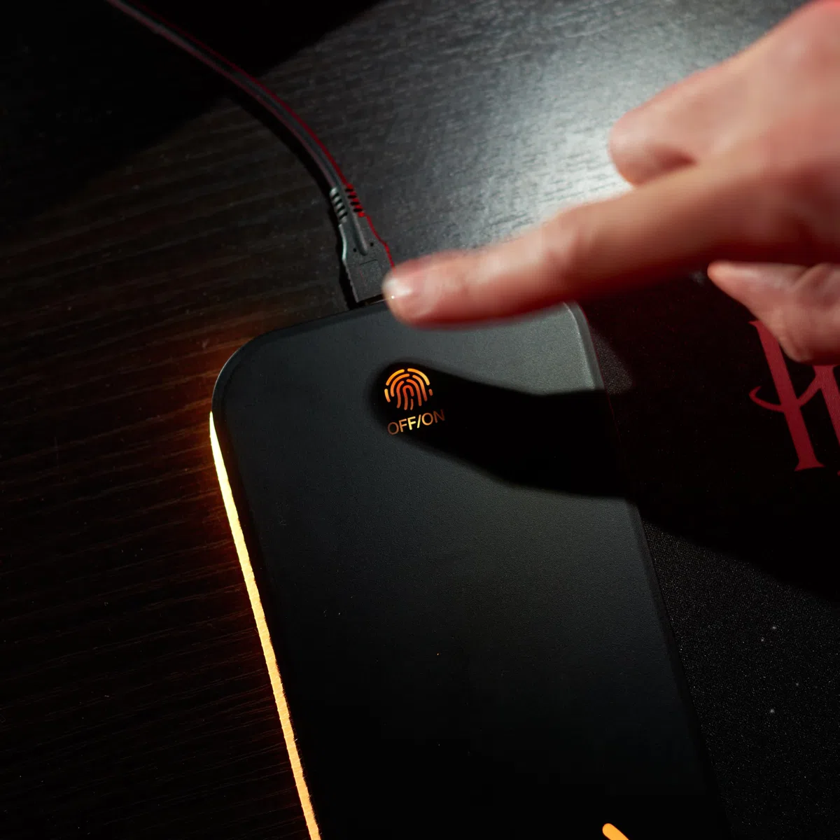 Numskull Power Idolz Tapis de Jeu Harry Potter XL RGB avec Chargeur sans Fil 15W | LED Personnalisables, antidérapant, résistant aux éclaboussures