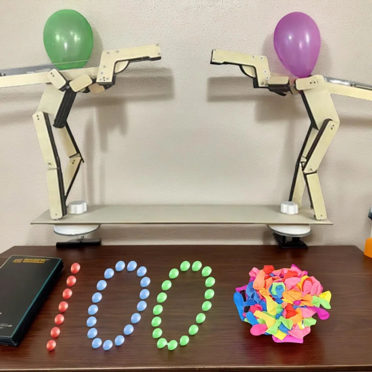 Balloon Battle,Handmade Wooden Fencing Puppets,Wooden Robot Battle Game for Two,Meilleur Jeu de Ballon Whack,Marionnettes D'escrimes Tir la Tête pour Fêtes