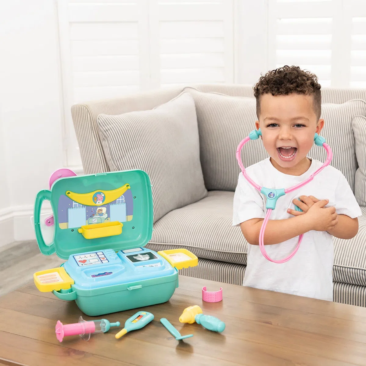 Peppa Pig's Medic Kit de Centre de Jeu | Comprend Plus de 10 Accessoires avec étui de Transport | Kit de médecin pour Enfants | Kit médical d'urgence | Jouets éducatifs pour Jeux de rôle | 3+
