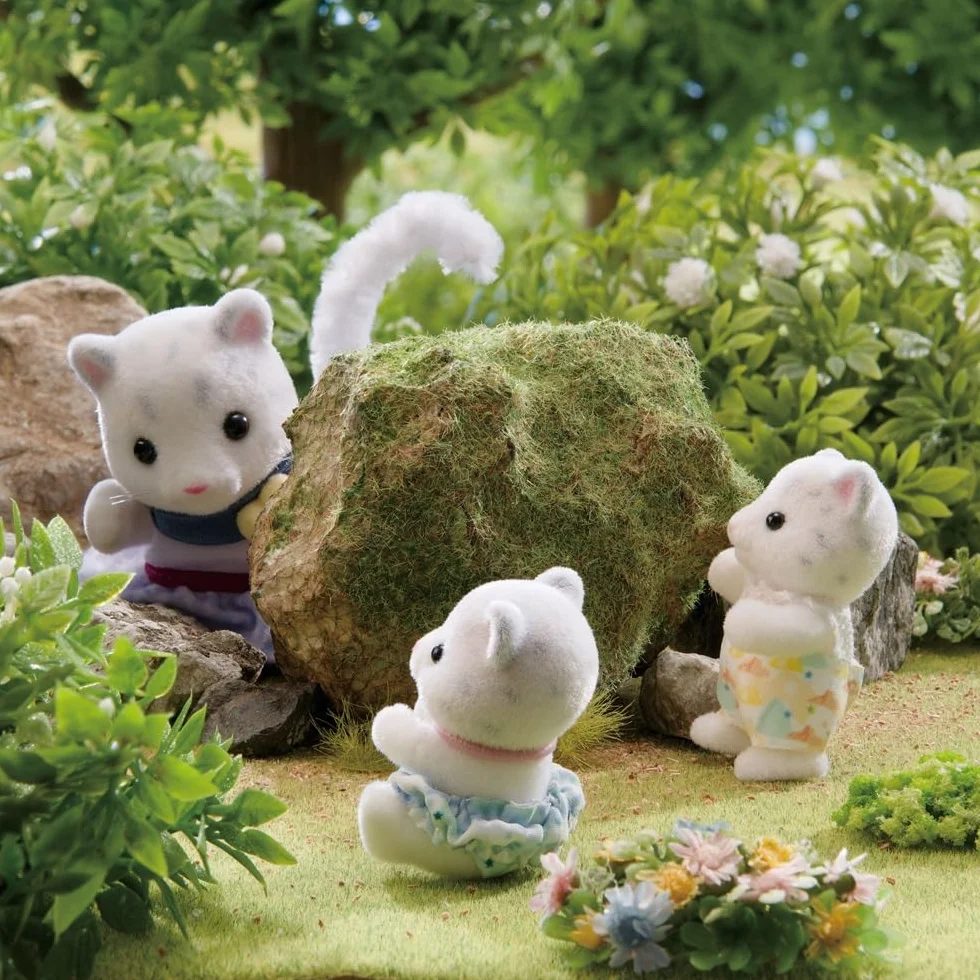 Sylvanian Families - La Famille Panthère des neiges - Set 4 Figurines - Plongez dans l'univers de la Famille Sylvanian - Figurines Animaux Miniatures - Jouet Enfant 3 Ans et + - 5814