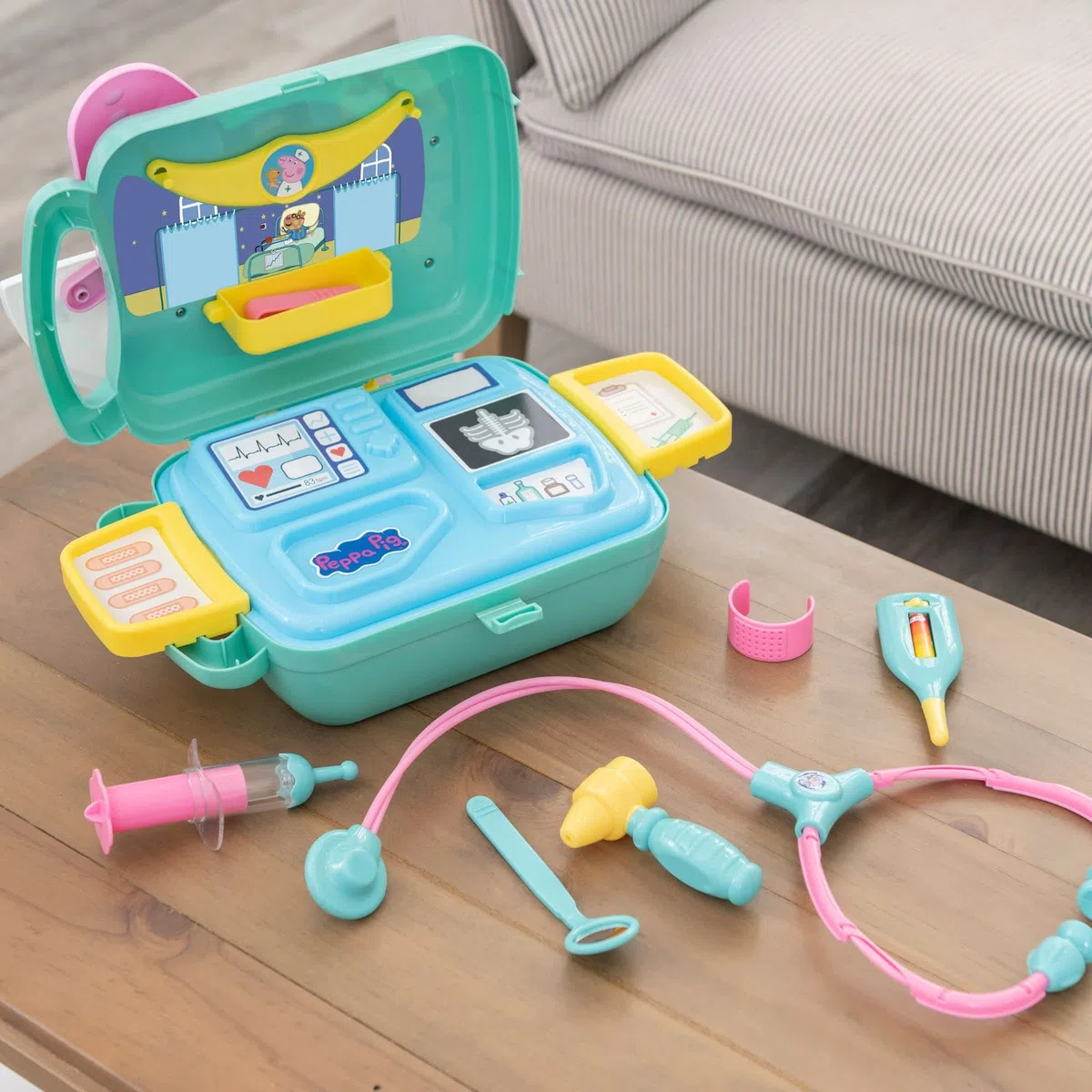 Peppa Pig's Medic Kit de Centre de Jeu | Comprend Plus de 10 Accessoires avec étui de Transport | Kit de médecin pour Enfants | Kit médical d'urgence | Jouets éducatifs pour Jeux de rôle | 3+