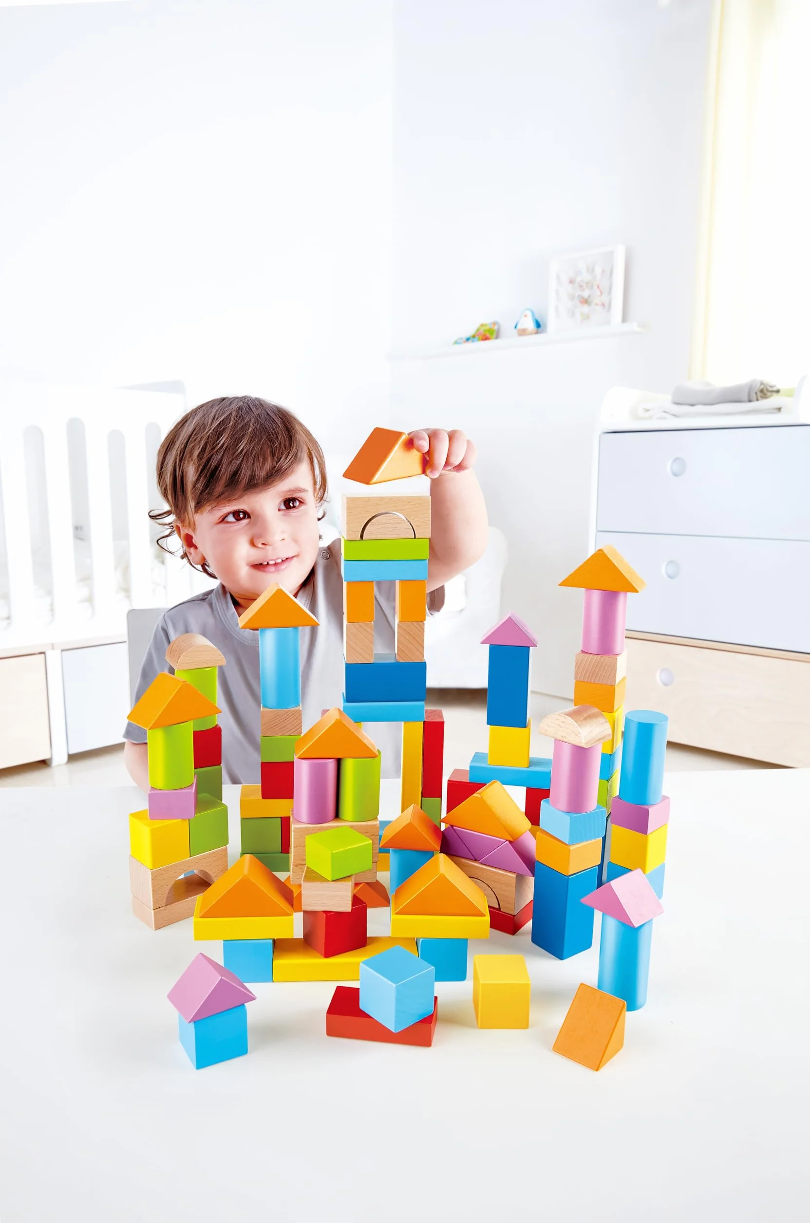 Hape Jouet en Bois Construction Enfant 12 Mois et Plus - Blocs de Construction Multicolore - Jouet Éveil Fille et Garçon - Baril Formes Géométriques à Bouts Ronds & Peinture Non Toxique - Dès 1 an