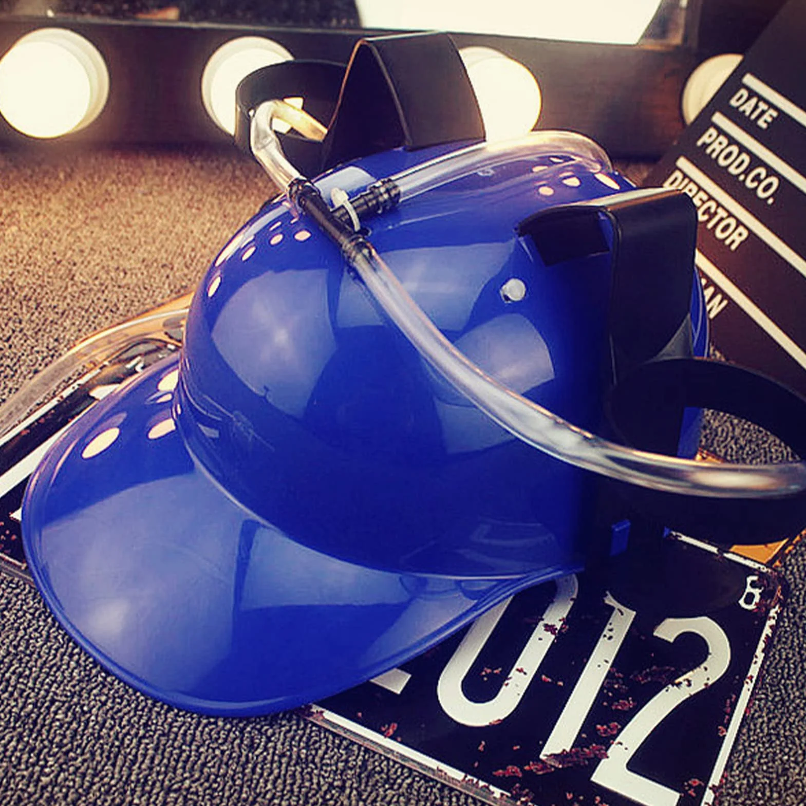 Jauhmui Casque de fête à bière, casque avec tuyau, casque de construction, porte-gobelet, porte-bière, avec 2 porte-canettes et tuyau d'hydratation, article de fête amusant, unisexe, cadeau pour la