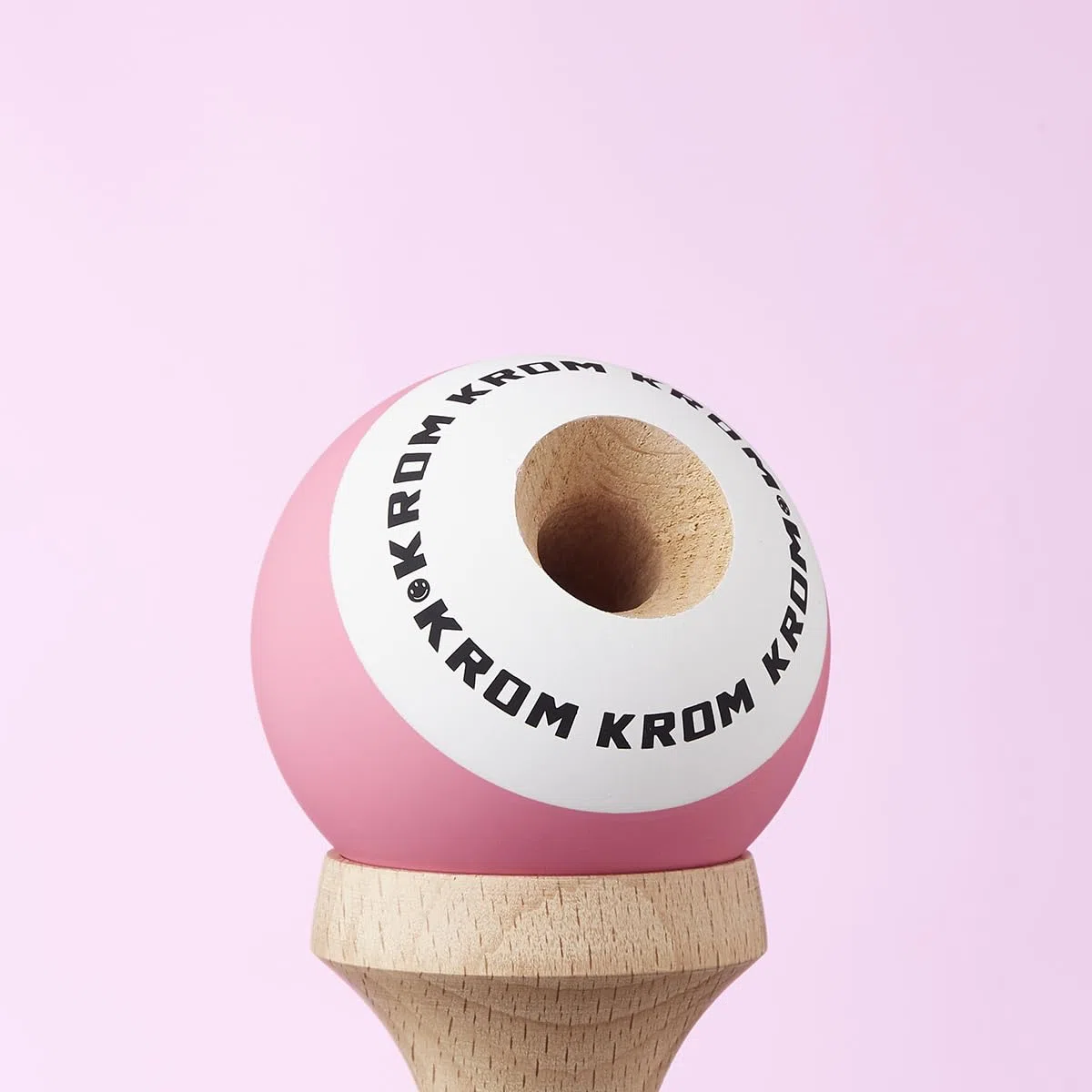 KROM - Kendama Pro Pop Rose - Bilboquet Japonais - Jouet en Bois pour Adulte et Enfant - Pack : Ficelle de Rechange + Stickers offerts