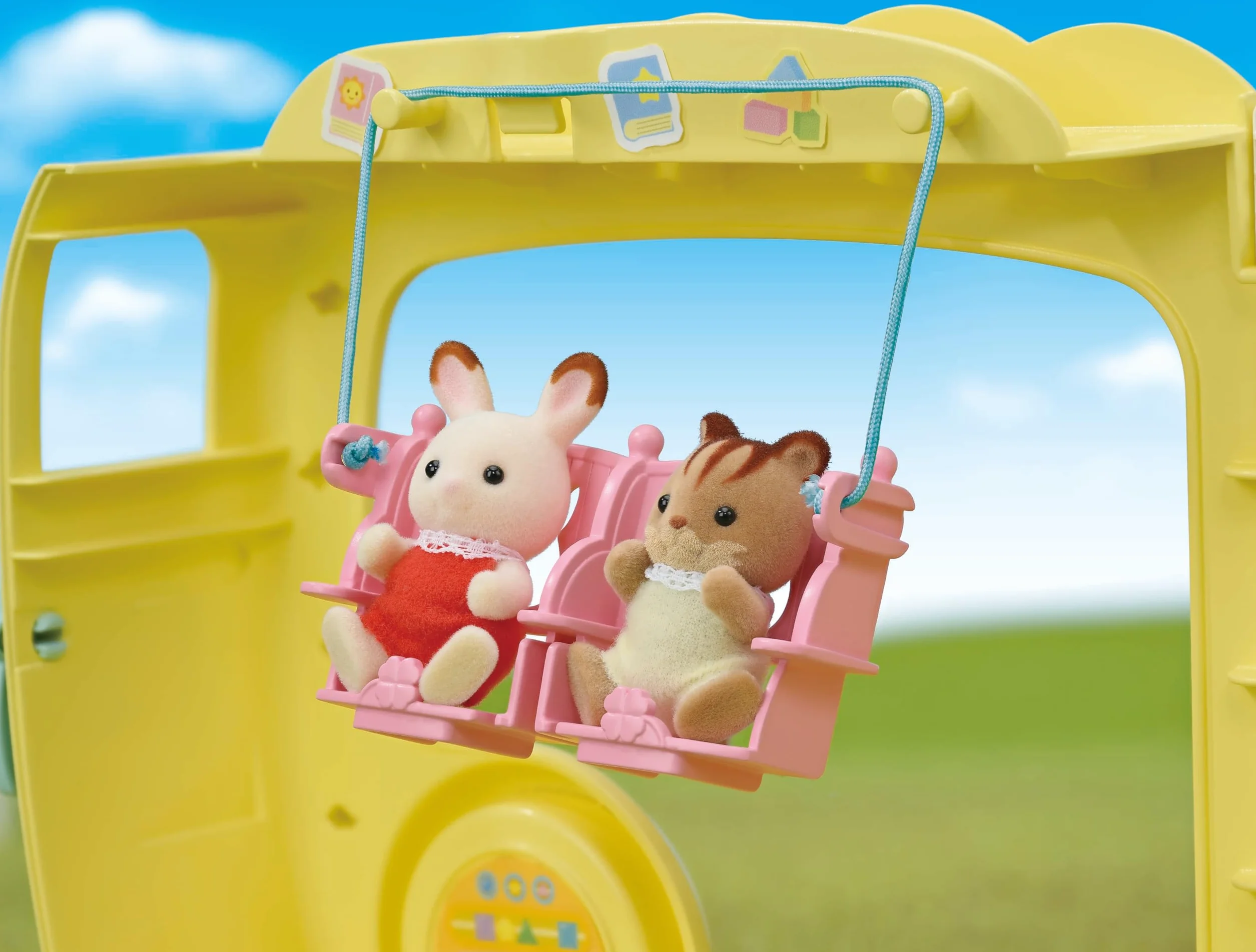 Sylvanian Families - Le Bus et sa Cour de récréation - 5744 - La crèche - Mini Poupées