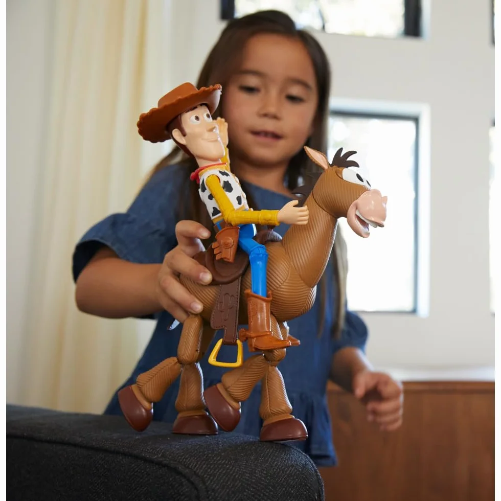 Mattel Disney Pixar Toy Story, Coffret Aventure figurines articulées Woody & Pile-Poil, tailles fidèles au film pour rejouer les scènes du film, jouet pour enfant, GDB91