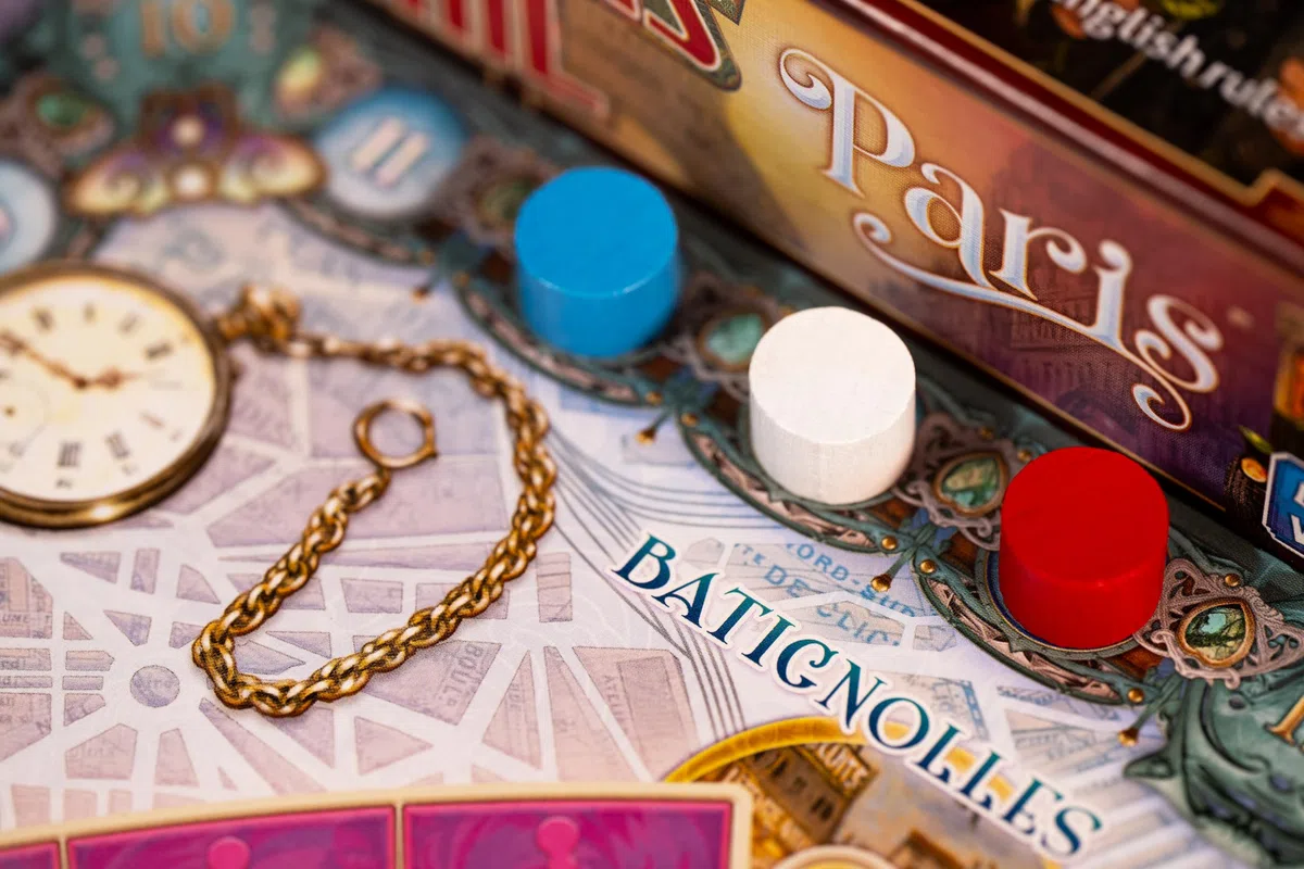 Ticket to Ride Paris Jeu de société – Jeu de stratégie de construction d'itinéraire en train avec bus parisiens détaillés, jeu familial amusant pour enfants et adultes - Version Anglaise