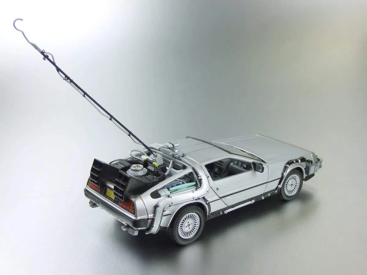 Welly Back to The Future Part 2 Delorean Time Machine 1:24 Scale Diecast Model Car by