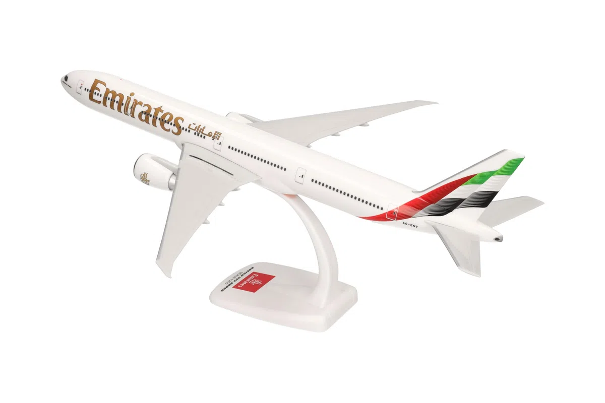 Herpa modèle d’Avion Snap-Fit Emirates Boeing 777-300ER - Nouvelles Couleurs 2023, Miniature à l’échelle 1:200, pièce de Collection, modèle avec Support, Plastique
