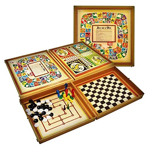 Toys Coffret 8 Jeux de societe Classiques - Mallette Plastique muti Jeux - Plateaux Dames, Petits Chevaux, oie, marelle - Fabrique en France