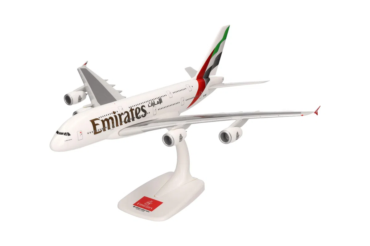 Herpa Maquette Avion Emirates Airbus A380, New 2023 Colors - A6-EOE, echelle 1/200, Snap-fit Model, pièce de Collection, d'avion avec Support, Figurine Plastique