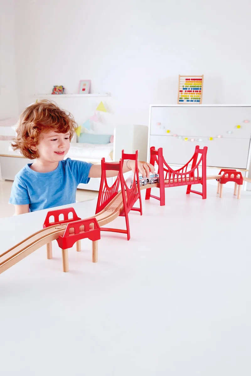 Jouet Hape Pont Double Rouge Suspendu pour Circuit Train Bois - Jouet pour Enfant de Plus de 3 Ans - Double Pont en Bois Compatible Avec Marques Traditionnelles de Jeu de Train en Bois pour Enfants