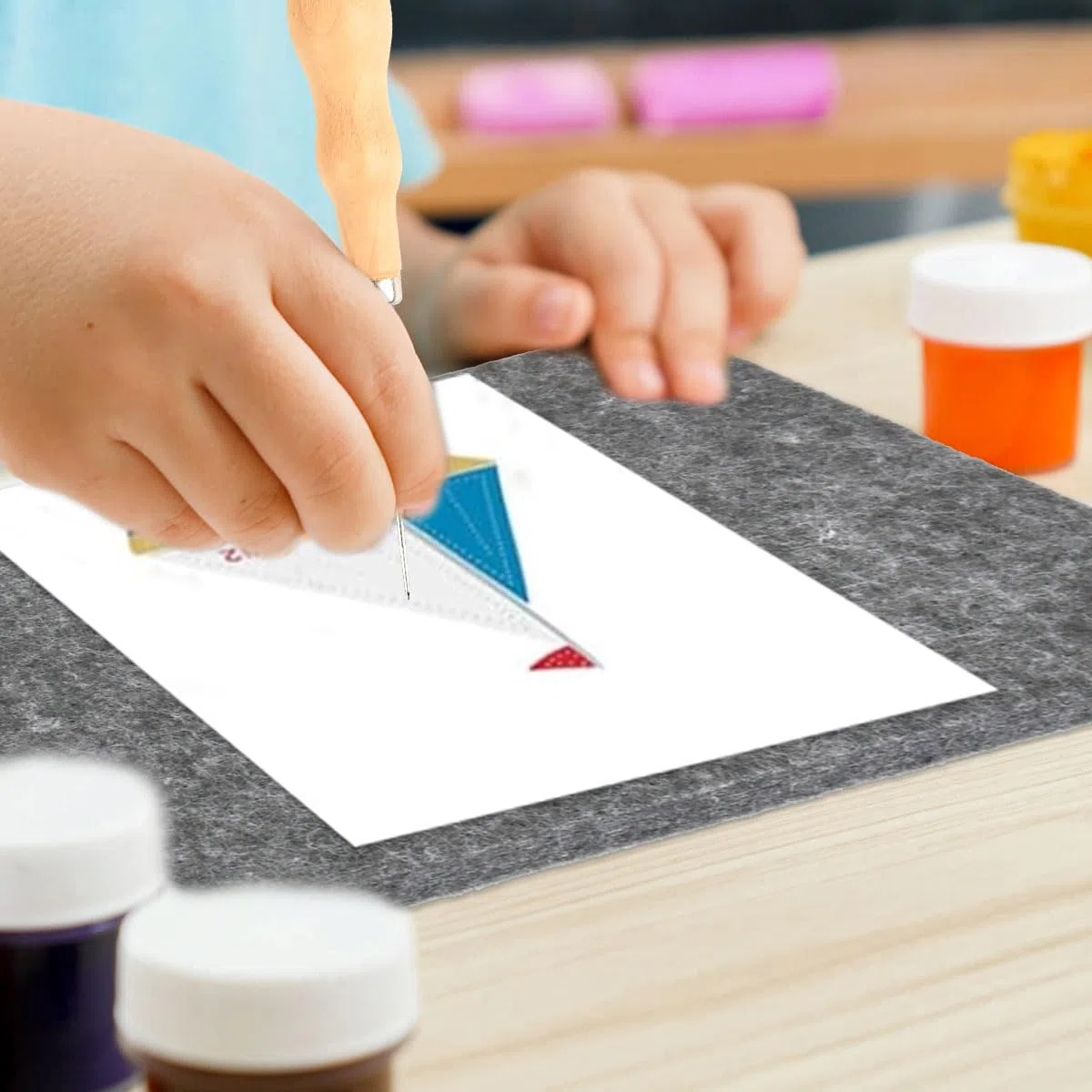 FOCCTS 10 Kit Poinçon pour Enfant et Adultes –10 Aiguilles à Piquer et 10 Tapis feutrés-Développe la Concentration et la créativité grâce au Bricolage- Piquage Picotage, Poinçonnage Maternelle
