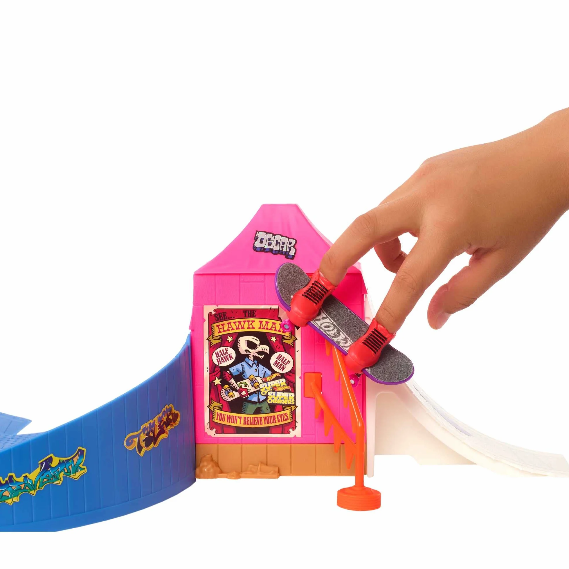 Hot Wheels Coffret Skate Skatepark Pack Attractions, 1 Fingerboard Tony Hawk et 1 Paire de Chaussures de Skate pour Doigts, Exclusif, Jouet Enfant, Dès 3 Ans, HGT95