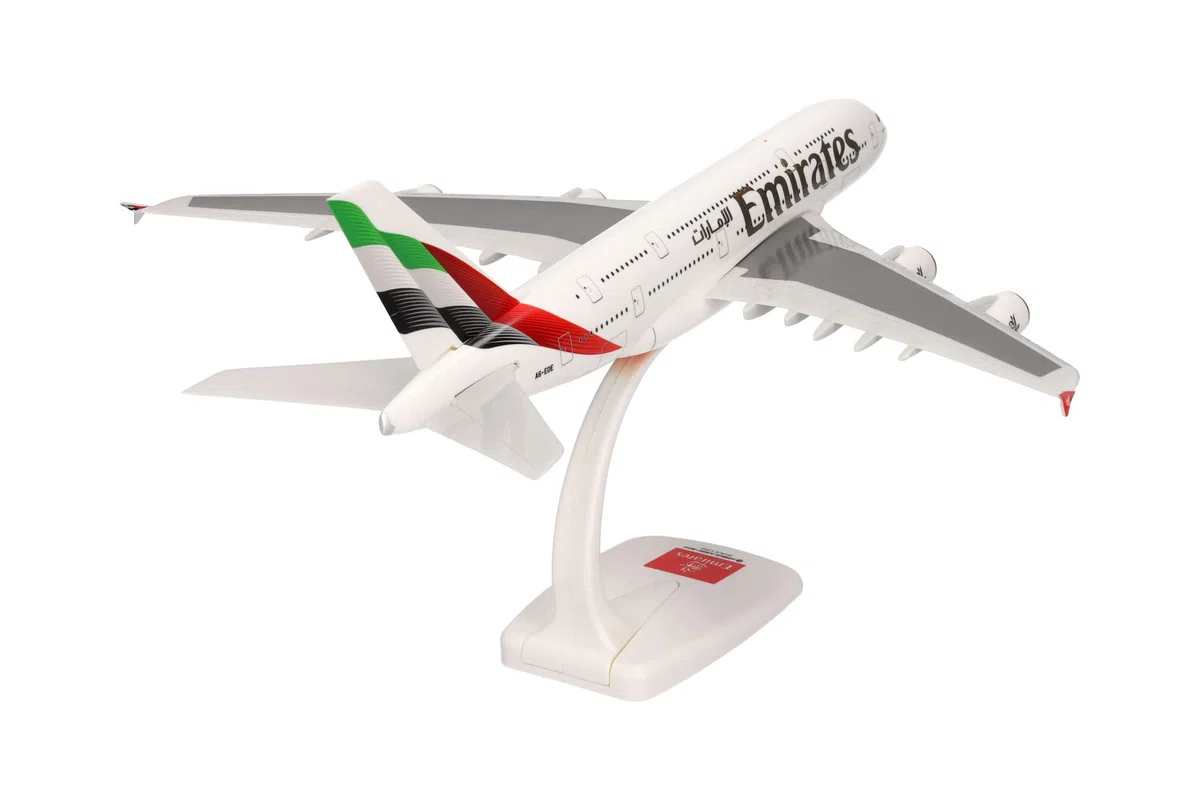Herpa Maquette Avion Emirates Airbus A380, New 2023 Colors - A6-EOE, echelle 1/200, Snap-fit Model, pièce de Collection, d'avion avec Support, Figurine Plastique