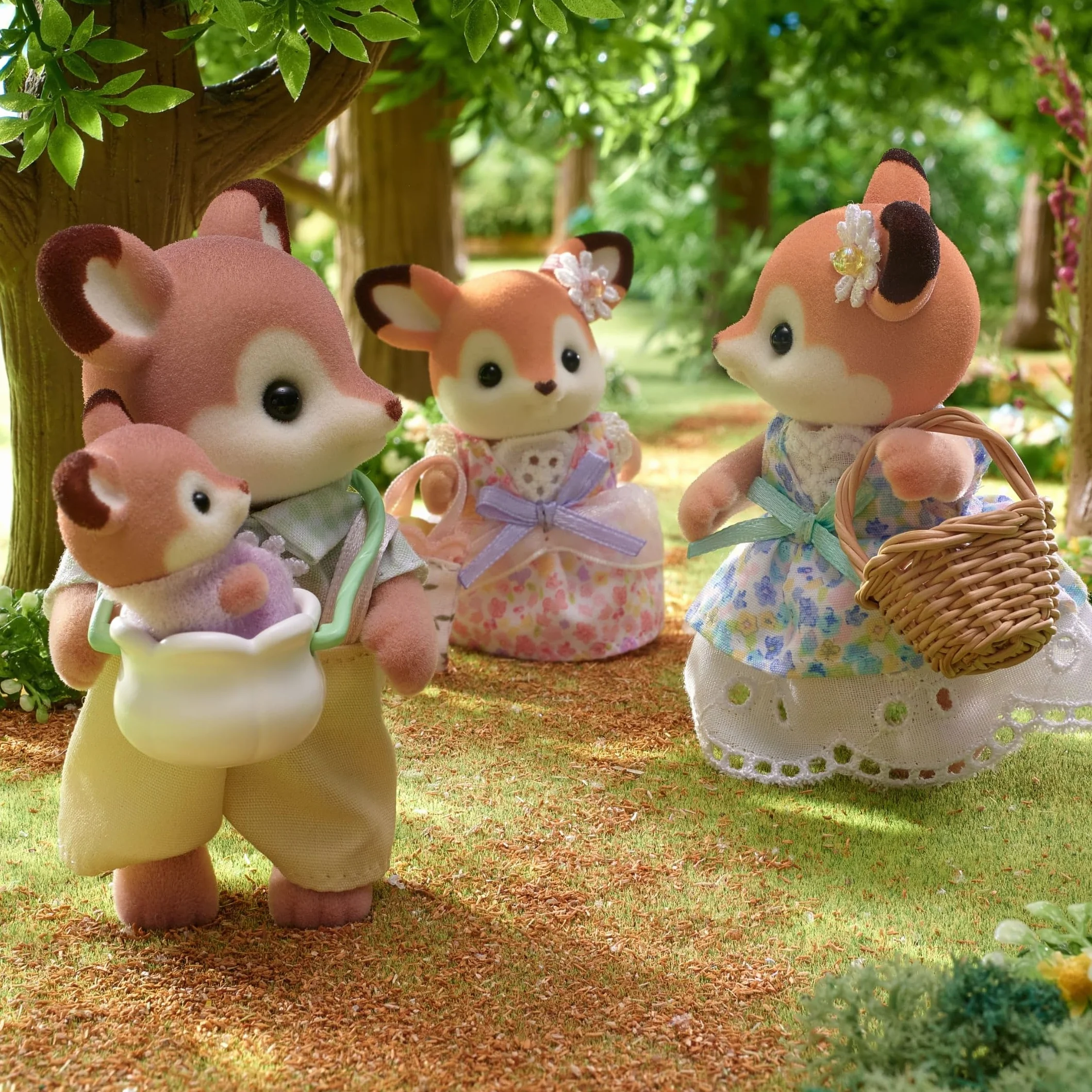 Sylvanian Families - La Famille Biche - Set 4 Figurines - Plongez dans l'univers de la Famille Sylvanian - Figurines Animaux Miniatures - Jouet Enfant 3 Ans et + - 5799