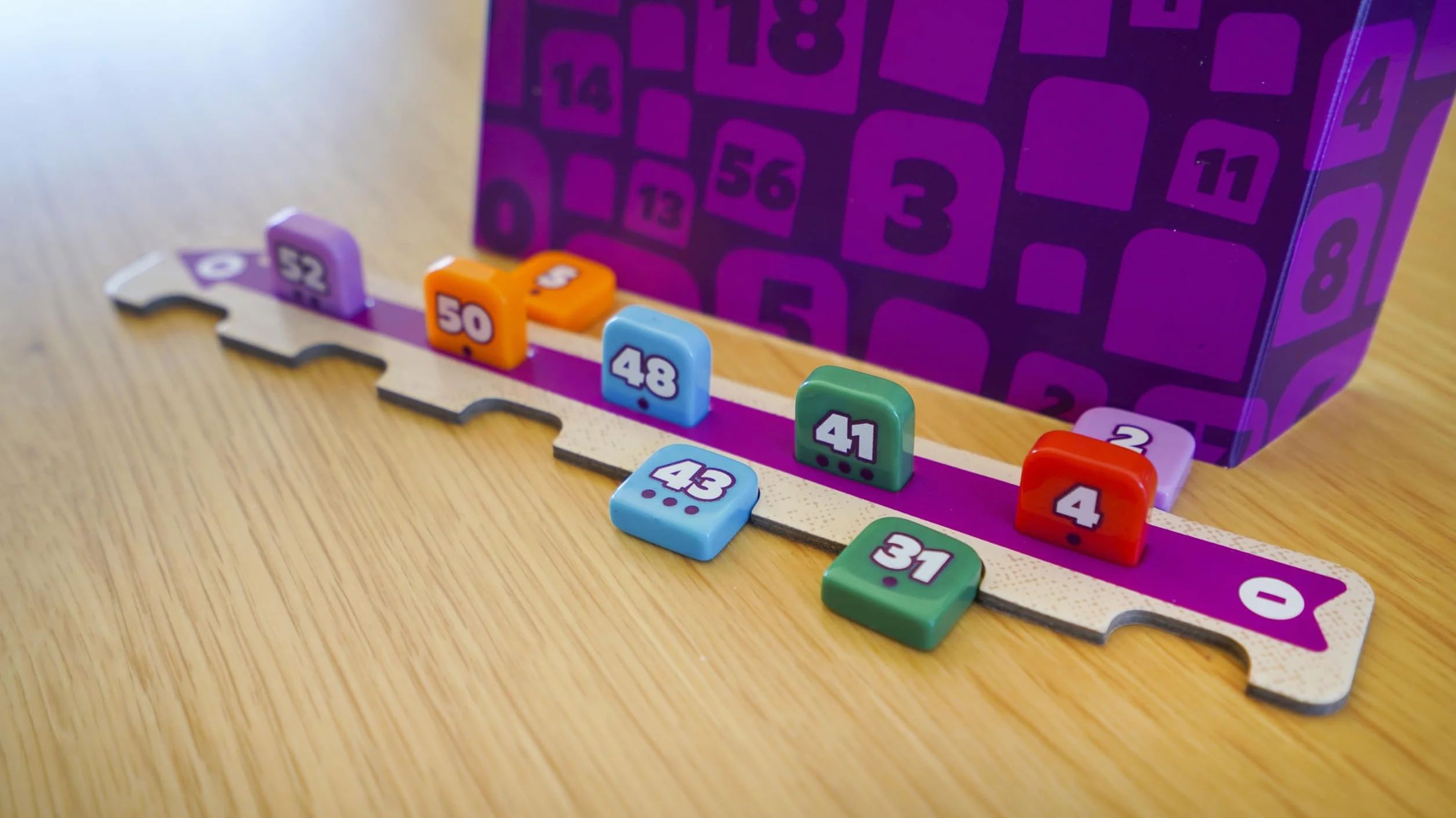 Blue Orange - Got Five - Jeu de Société - Logique et Déduction - Tuiles - Idéal entre Amis ou en Famille - A Partir de 8 Ans
